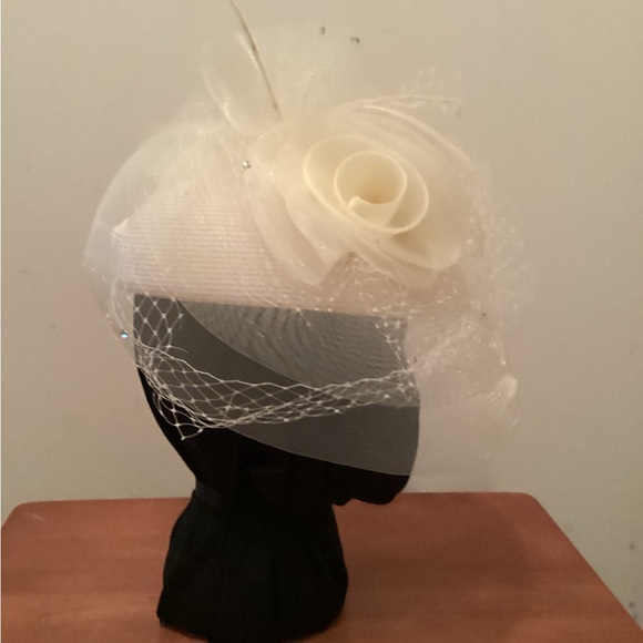 * Pillbox Hat, Wedding Fascinator Hat, Tea Party Hat - Picture 2 of 7